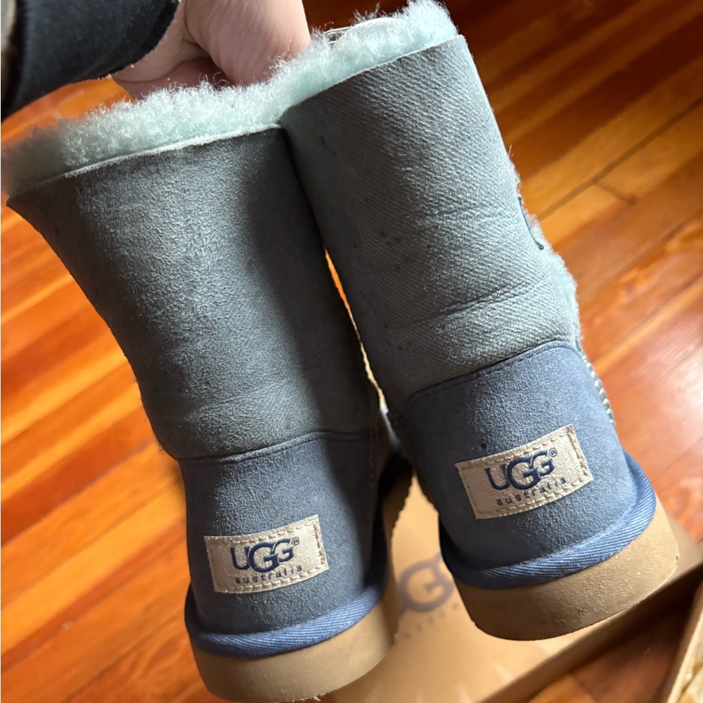 UGGs - Picture 6 of 8